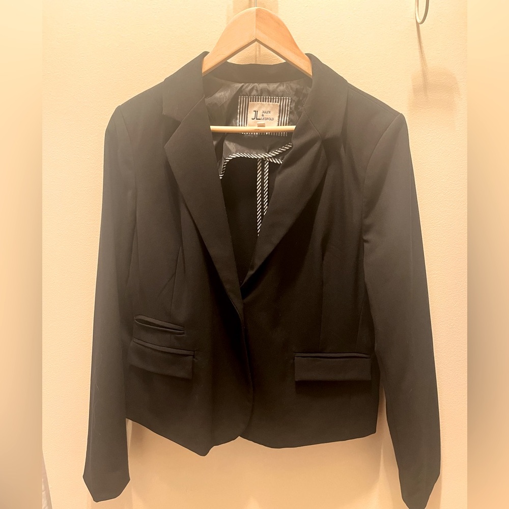 Jules & Leopold black cropped one button blazer size large
